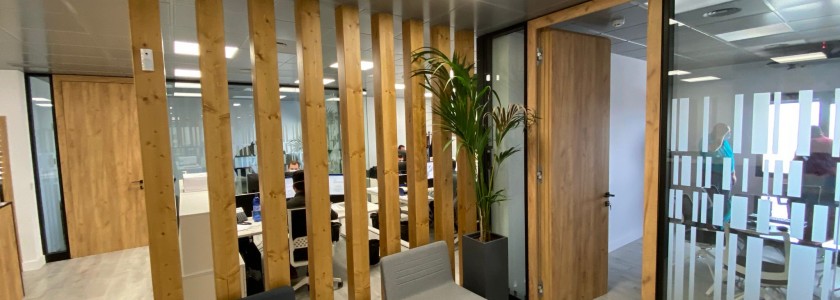 Transformando Espacios y Energía: Muebles de Oficina que elevan tu espacio y contribuciones al Futuro con la Cesión de tus Instalaciones - Jácena Transformando Espacios y Energía: Muebles de Oficina que elevan tu espacio y contribuciones al Futuro con la Cesión de tus Instalaciones - Jácena